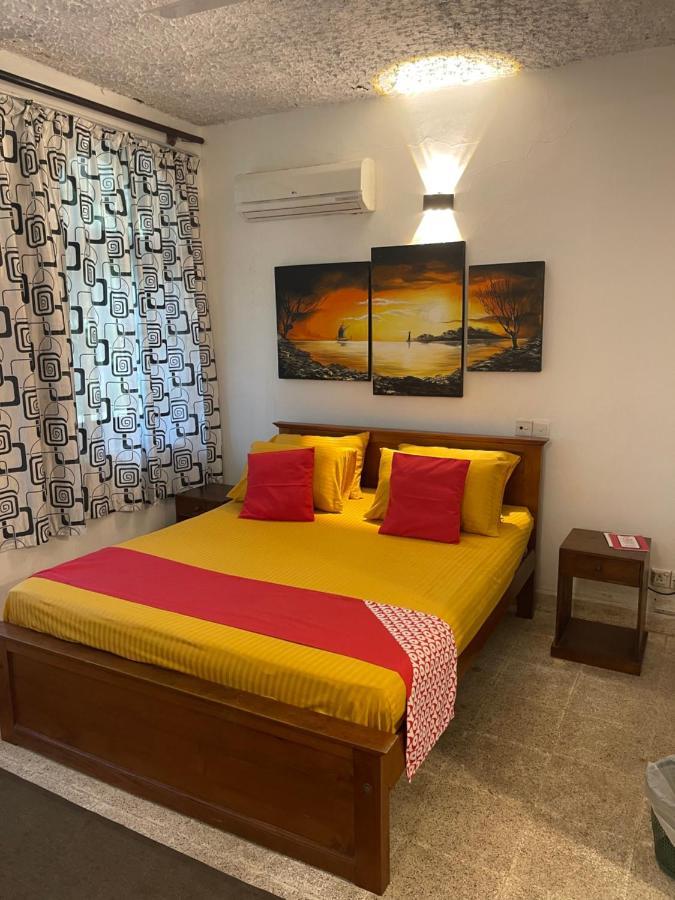 Oyo 459 Barasti Beach Resort Калутара Екстер'єр фото