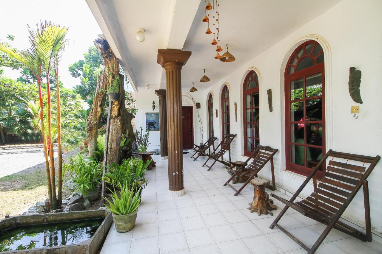 Oyo 459 Barasti Beach Resort Калутара Екстер'єр фото